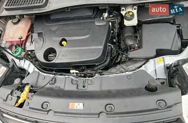 Позашляховик / Кросовер Ford Kuga 2014 в  фото 5 Позашляховик / Кросовер Ford Kuga 2014 в