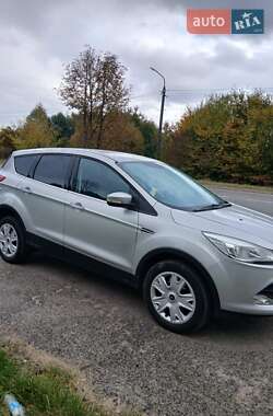 Позашляховик / Кросовер Ford Kuga 2014 в  фото 9 Позашляховик / Кросовер Ford Kuga 2014 в