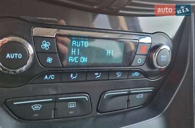 Позашляховик / Кросовер Ford Kuga 2013 в 