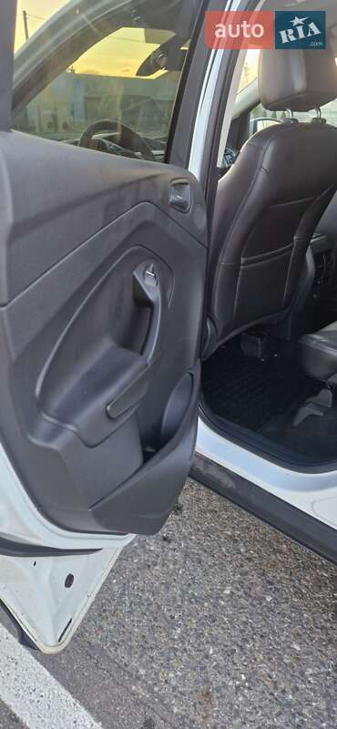 Внедорожник / Кроссовер Ford Kuga 2013 в Черновцах
