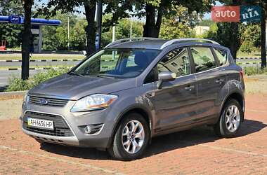 Позашляховик / Кросовер Ford Kuga 2012 в 