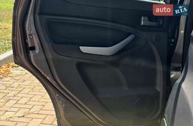 Позашляховик / Кросовер Ford Kuga 2012 в 