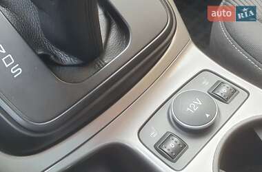 Позашляховик / Кросовер Ford Kuga 2016 в  фото 12 Позашляховик / Кросовер Ford Kuga 2016 в