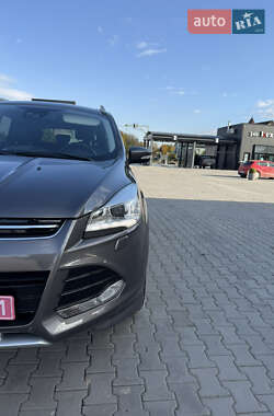 Позашляховик / Кросовер Ford Kuga 2014 в  фото 5 Позашляховик / Кросовер Ford Kuga 2014 в