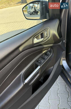 Позашляховик / Кросовер Ford Kuga 2014 в  фото 16 Позашляховик / Кросовер Ford Kuga 2014 в