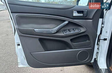 Позашляховик / Кросовер Ford Kuga 2010 в 
