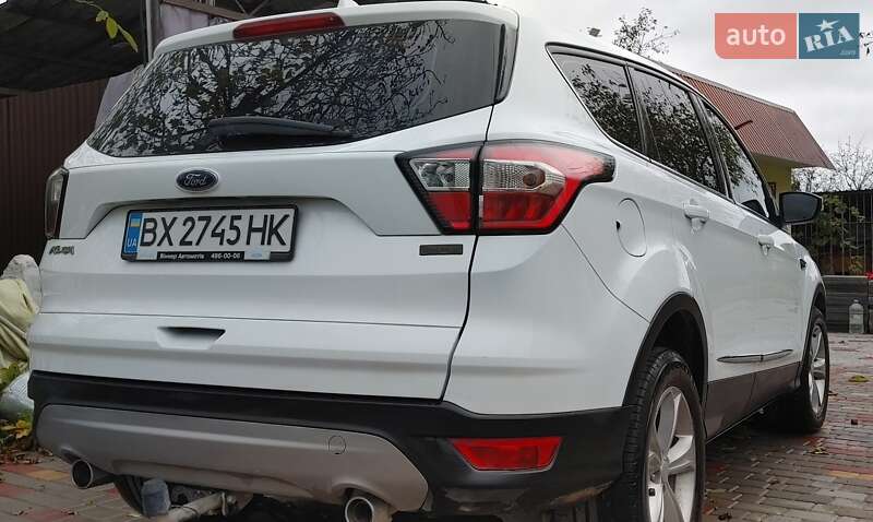 Внедорожник / Кроссовер Ford Kuga 2017 в Каменец-Подольском