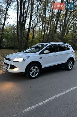 Позашляховик / Кросовер Ford Kuga 2015 в 