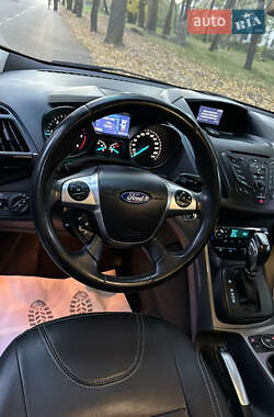 Позашляховик / Кросовер Ford Kuga 2015 в 