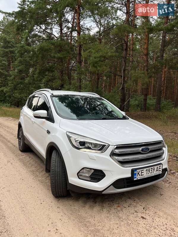 Внедорожник / Кроссовер Ford Kuga 2019 в 