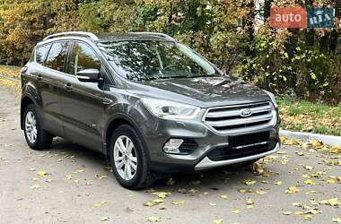 Позашляховик / Кросовер Ford Kuga 2017 в Києві