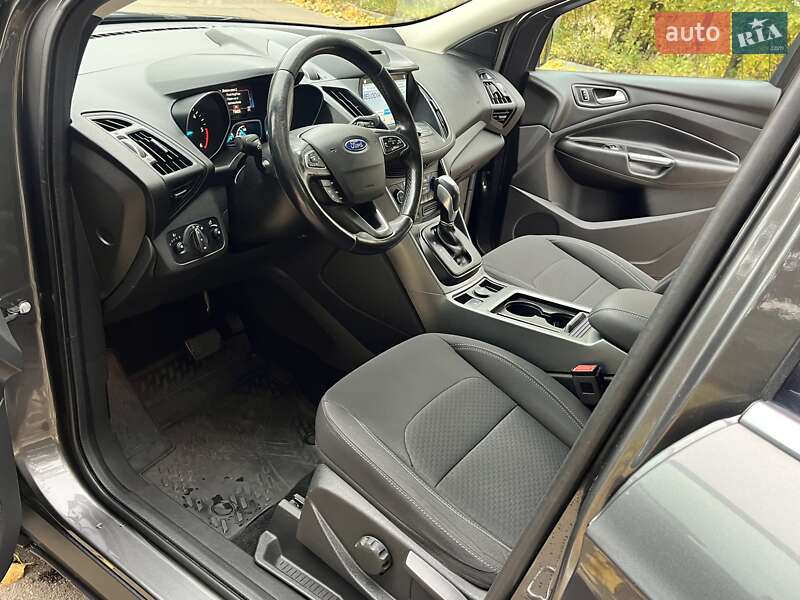 Внедорожник / Кроссовер Ford Kuga 2017 в Киеве