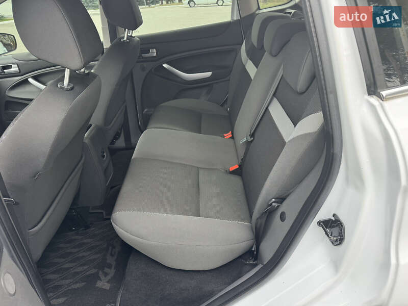 Позашляховик / Кросовер Ford Kuga 2011 в Києві