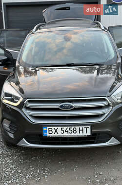 Позашляховик / Кросовер Ford Kuga 2019 в  фото 2 Позашляховик / Кросовер Ford Kuga 2019 в