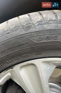 Позашляховик / Кросовер Ford Kuga 2014 в  фото 14 Позашляховик / Кросовер Ford Kuga 2014 в