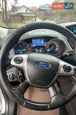Позашляховик / Кросовер Ford Kuga 2014 в  фото 35 Позашляховик / Кросовер Ford Kuga 2014 в