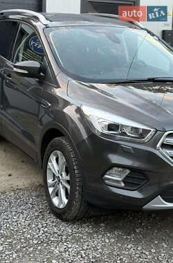 Позашляховик / Кросовер Ford Kuga 2019 в  фото 11 Позашляховик / Кросовер Ford Kuga 2019 в