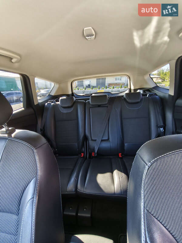 Внедорожник / Кроссовер Ford Kuga 2016 в Кельменцах