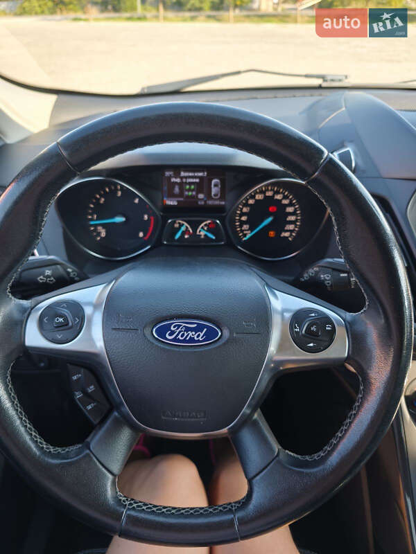 Внедорожник / Кроссовер Ford Kuga 2016 в Кельменцах