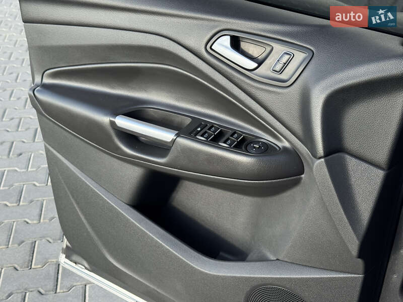 Позашляховик / Кросовер Ford Kuga 2015 в Миколаєві