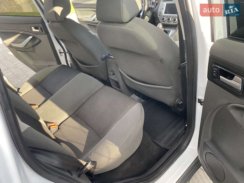 Позашляховик / Кросовер Ford Kuga 2011 в Стрию