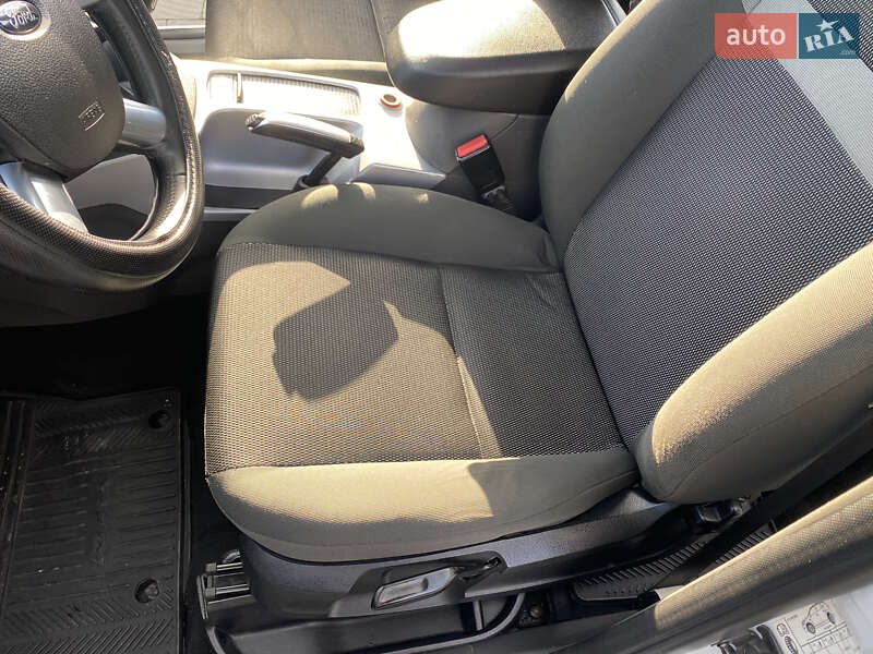 Позашляховик / Кросовер Ford Kuga 2011 в Стрию