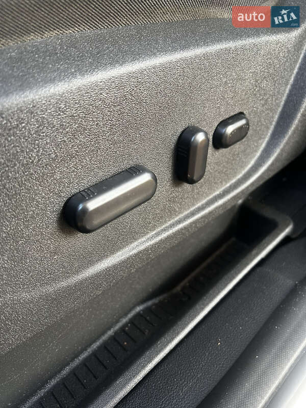 Позашляховик / Кросовер Ford Kuga 2016 в Києві фото 16 Позашляховик / Кросовер Ford Kuga 2016 в Києві