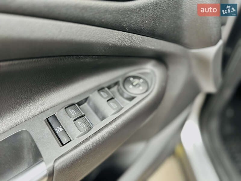 Позашляховик / Кросовер Ford Kuga 2013 в Києві фото 17 Позашляховик / Кросовер Ford Kuga 2013 в Києві