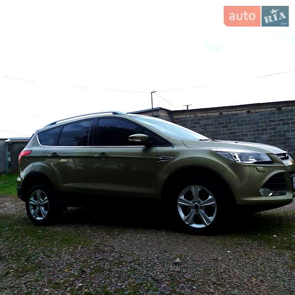 Позашляховик / Кросовер Ford Kuga 2015 в Кривому Розі фото Позашляховик / Кросовер Ford Kuga 2015 в Кривому Розі