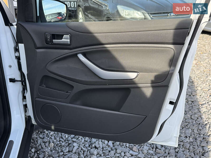 Позашляховик / Кросовер Ford Kuga 2010 в Стрию