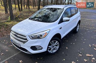 Позашляховик / Кросовер Ford Kuga 2016 в Києві