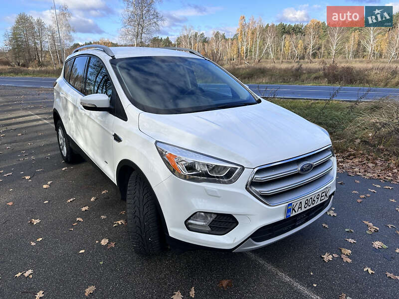 Внедорожник / Кроссовер Ford Kuga 2016 в Киеве