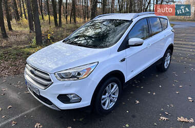Позашляховик / Кросовер Ford Kuga 2016 в Києві