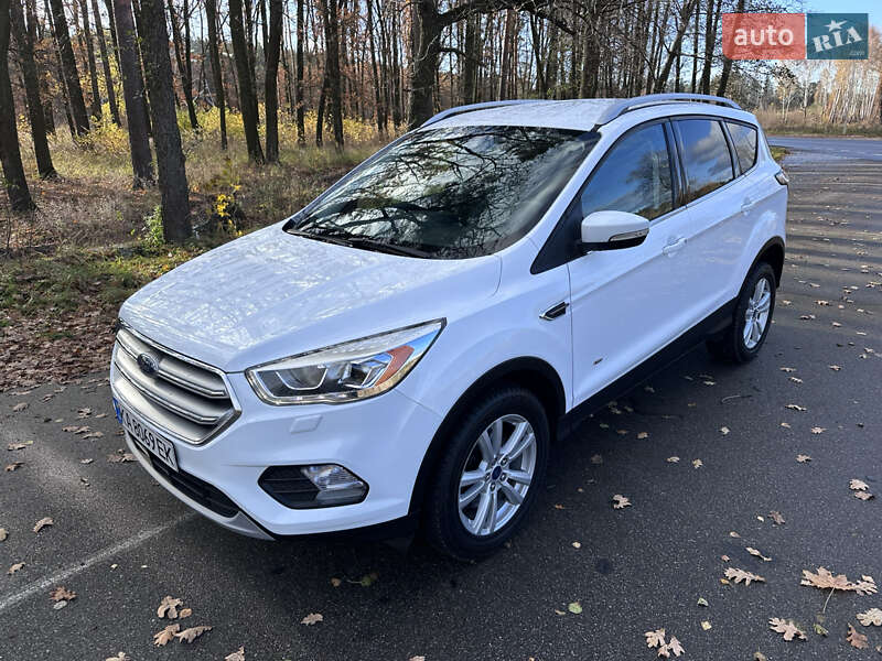 Внедорожник / Кроссовер Ford Kuga 2016 в Киеве