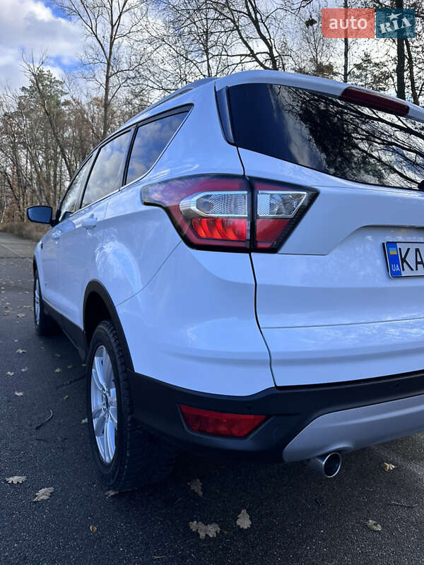 Внедорожник / Кроссовер Ford Kuga 2016 в Киеве