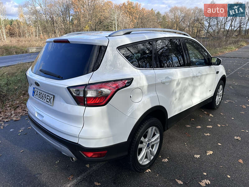 Внедорожник / Кроссовер Ford Kuga 2016 в Киеве