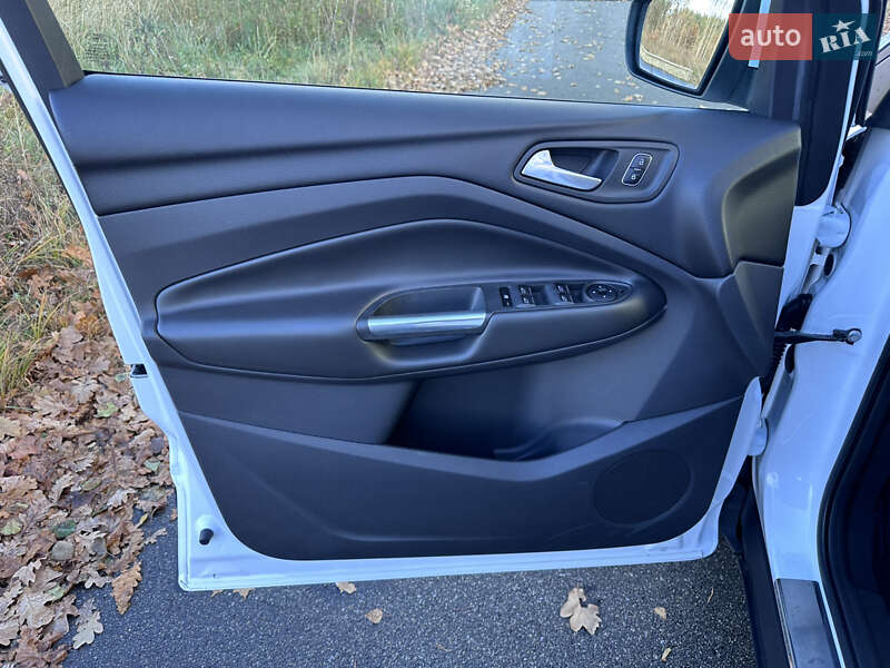 Внедорожник / Кроссовер Ford Kuga 2016 в Киеве