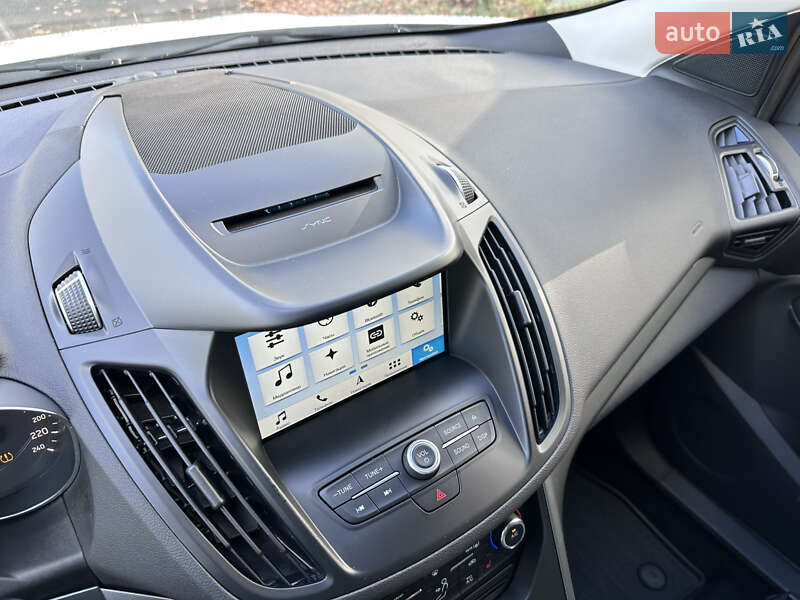 Внедорожник / Кроссовер Ford Kuga 2016 в Киеве