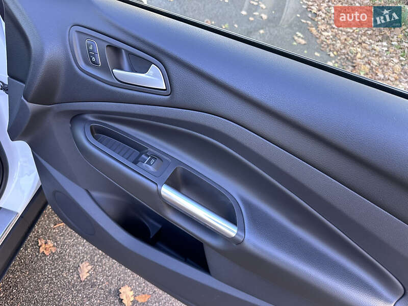 Внедорожник / Кроссовер Ford Kuga 2016 в Киеве