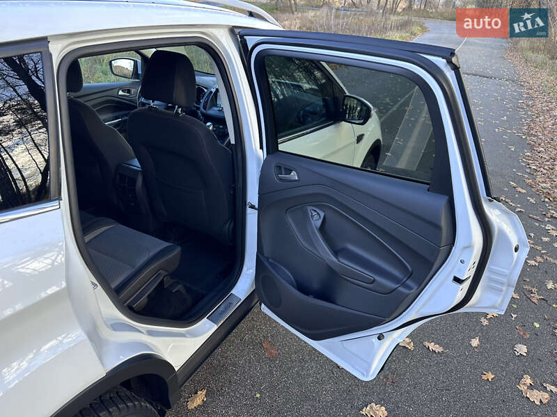 Внедорожник / Кроссовер Ford Kuga 2016 в Киеве