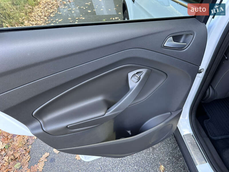 Внедорожник / Кроссовер Ford Kuga 2016 в Киеве