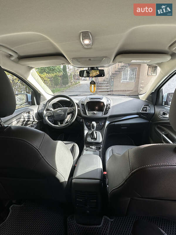 Позашляховик / Кросовер Ford Kuga 2019 в Чернівцях