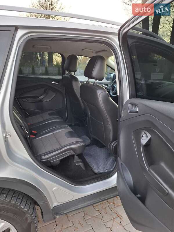 Внедорожник / Кроссовер Ford Kuga 2016 в Черновцах