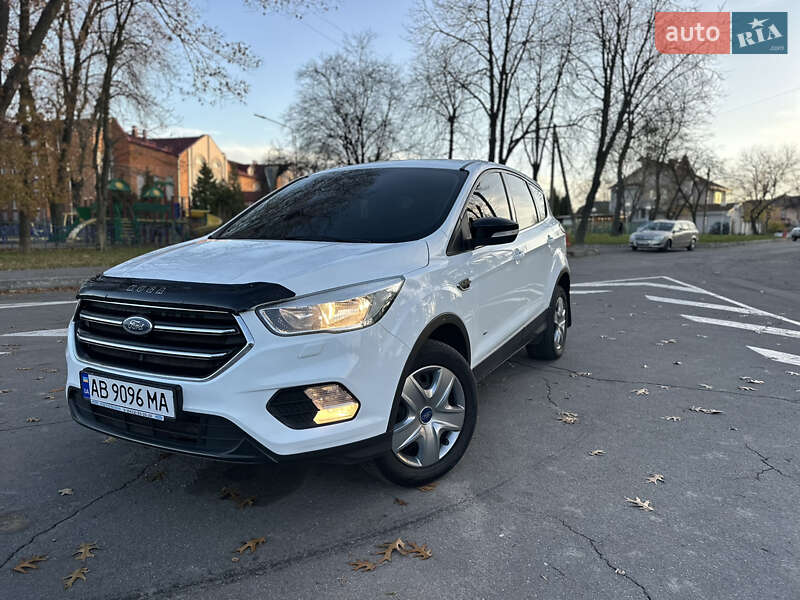 Внедорожник / Кроссовер Ford Kuga 2017 в Виннице фото 2 Внедорожник / Кроссовер Ford Kuga 2017 в Виннице