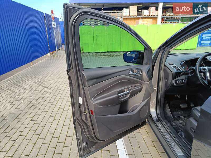 Внедорожник / Кроссовер Ford Kuga 2016 в Калуше