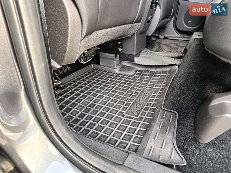 Внедорожник / Кроссовер Ford Kuga 2016 в Калуше