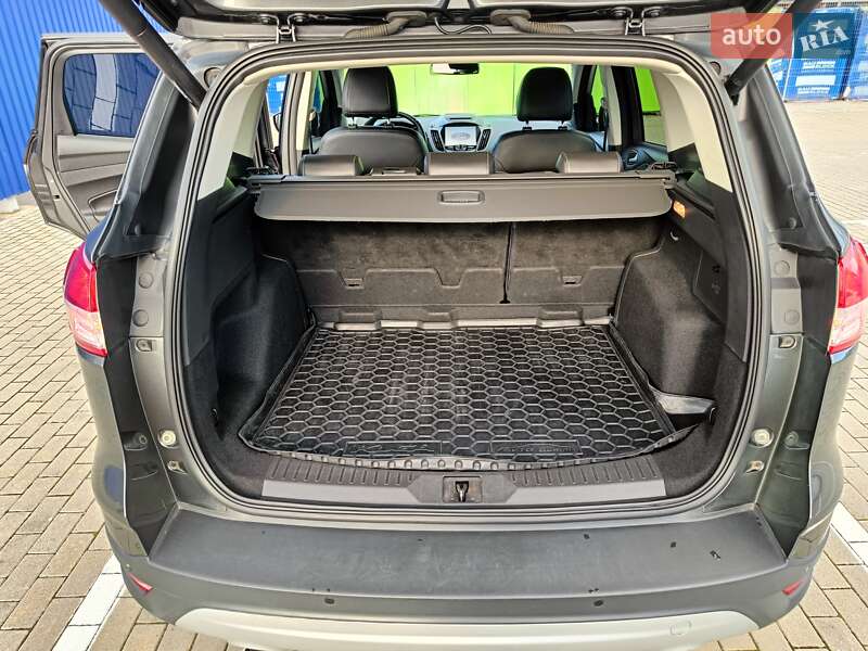 Внедорожник / Кроссовер Ford Kuga 2016 в Калуше