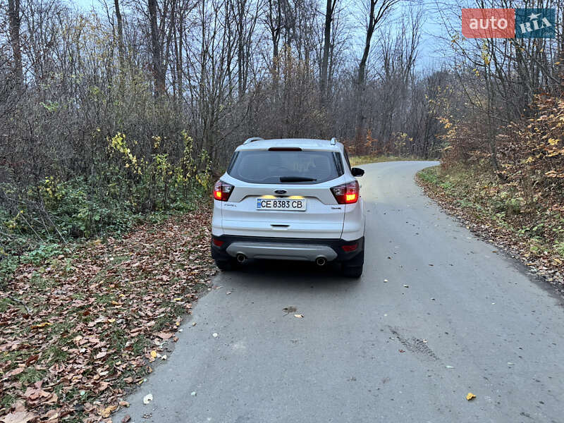 Позашляховик / Кросовер Ford Kuga 2019 в Чернівцях