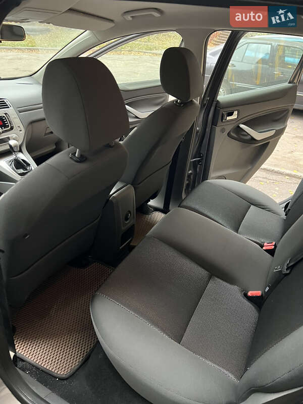 Позашляховик / Кросовер Ford Kuga 2012 в Кам'янському