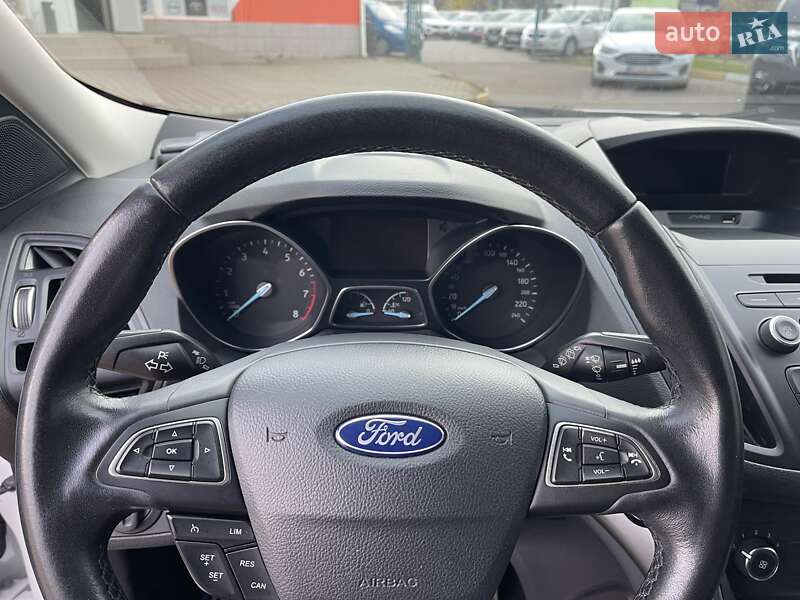 Позашляховик / Кросовер Ford Kuga 2016 в Миколаєві